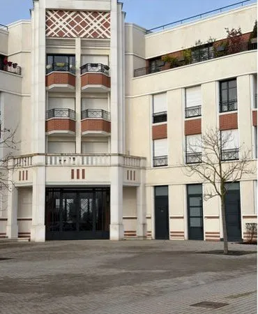 1 place de parking en sous sol à 700 mètres de la gare du val d'Europe