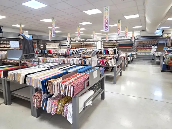 Local commercial 400 m² SAINT ANDRE DE CORCY