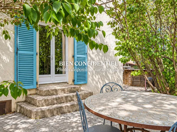 Maison de charme au coeur de St Martin de Londres avec piscine en bois