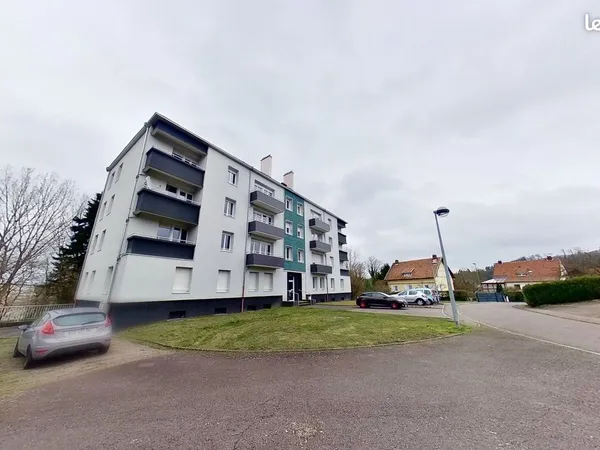 Spacieux et lumineux F4 de 108 m² isolé thermiquement - Zone pavillonnaire calme - verdoyant - garag