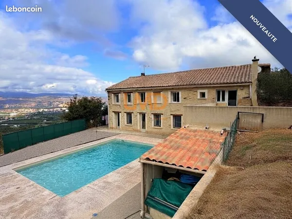 Maison 8 pièces 242 m²