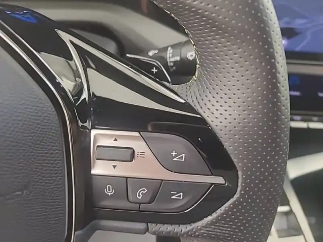 Peugeot 408 phev 225 e-eat8 — photo 20