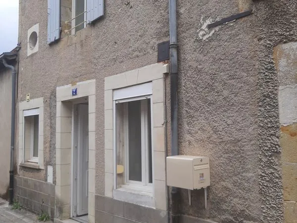 Appartement T2 44m² rénové avec terrasse - Centre-ville de Levroux