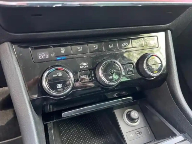 Skoda Superb combi 1.4 tsi phev 218ch laurin&amp;klement dsg6 — photo 15