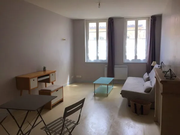 Loue Studio 32m² Centre historique La Rochelle (17) 1 mn du port église Saint Sauveur - 1 ch