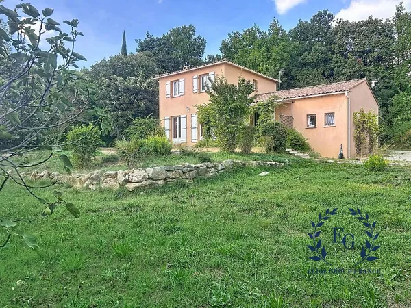 Maison T5 sur 1400 m² de terrain