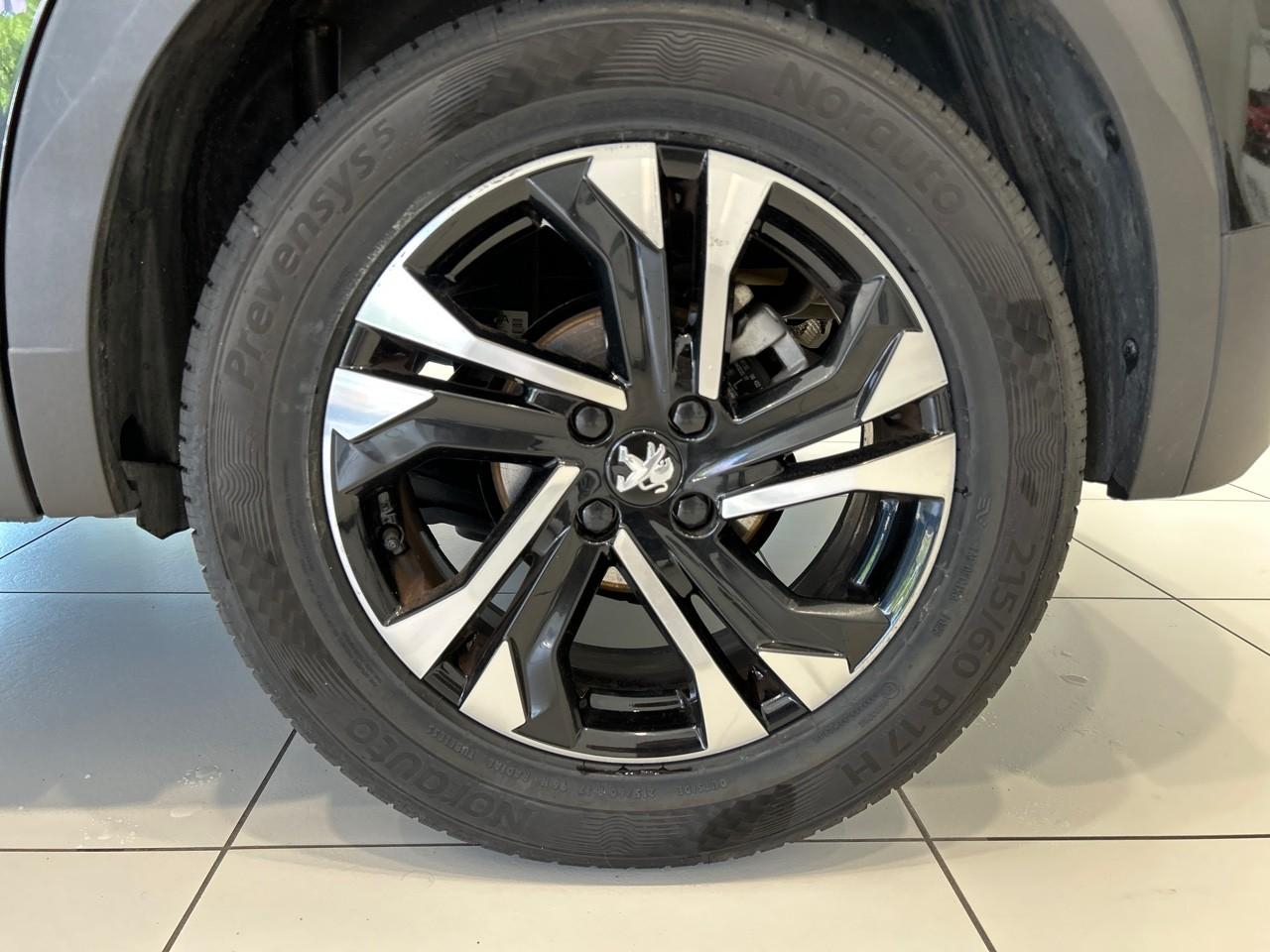 Peugeot 2008 1.2 puretech 130ch s&s roadtrip eat8 — photo 11