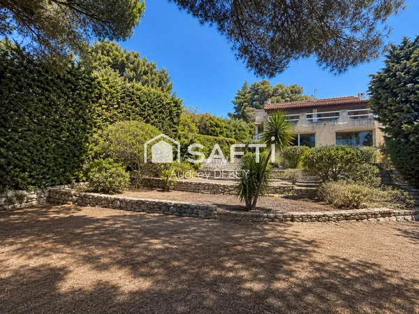 VILLA MEDITERRANÉENNE JARDIN ENSOLEILLÉ CLICHÉS MER CALME FORT POTENTIEL LAISSEZ LIBRE COURS À VOTRE