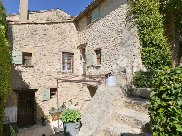 MAISON DE CHARME AVEC PISCINE