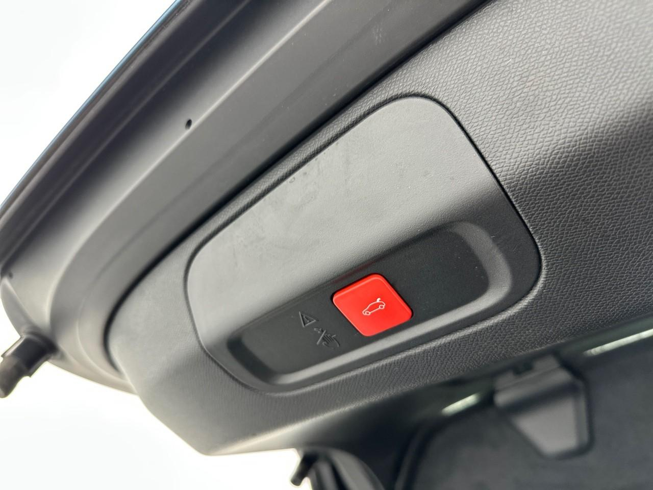 Peugeot 408 phev 225 e-eat8 first edition — photo 32