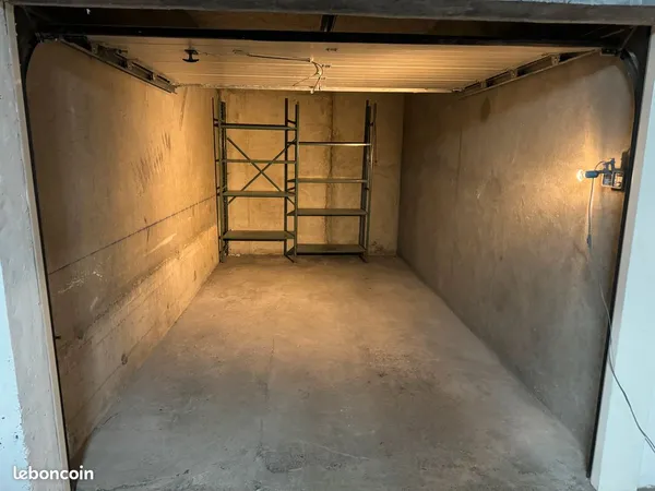 À louer - Garage/ Parking / box souterrain sécurisé - Résidence du Verney à Cran