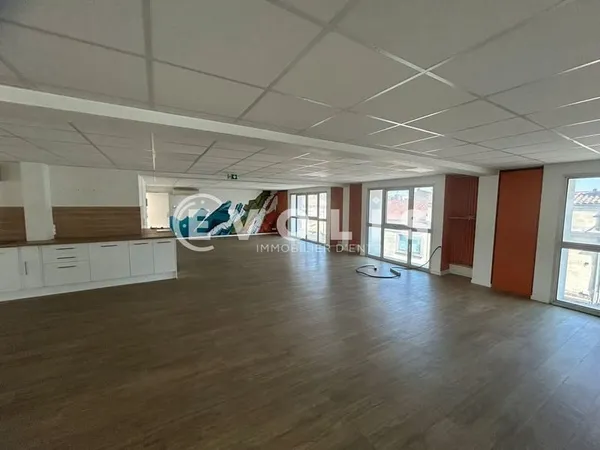 Locaux commerciaux - A LOUER - 522 m² divisibles
