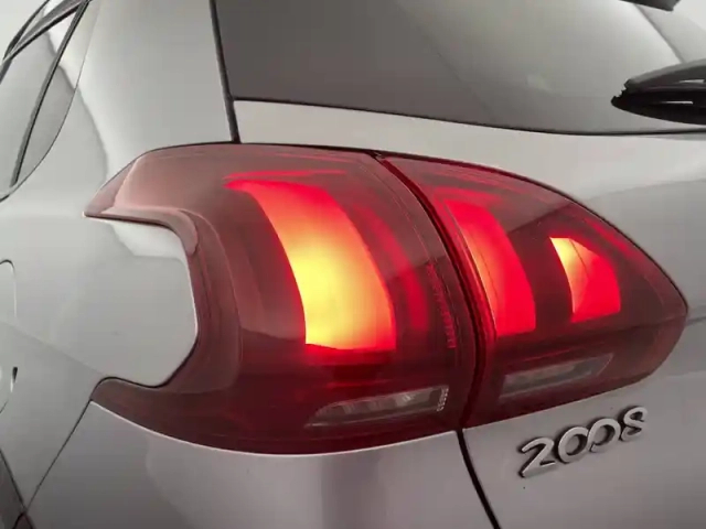 Peugeot 2008 puretech 130ch s&amp;s bvm6 — photo 258