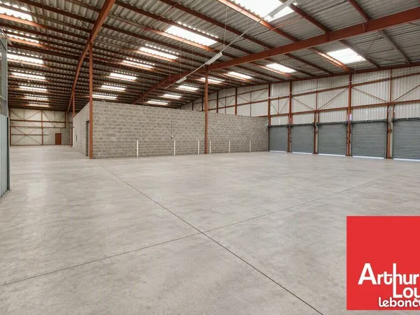 LOCAL D'ACTIVITE 2236 m² POITIERS