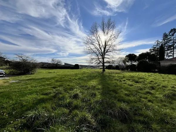 Terrain constructible - VERNEUIL SUR VIENNE