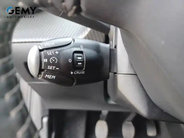 Peugeot 208 puretech 100 s&amp;s bvm6 — photo 18