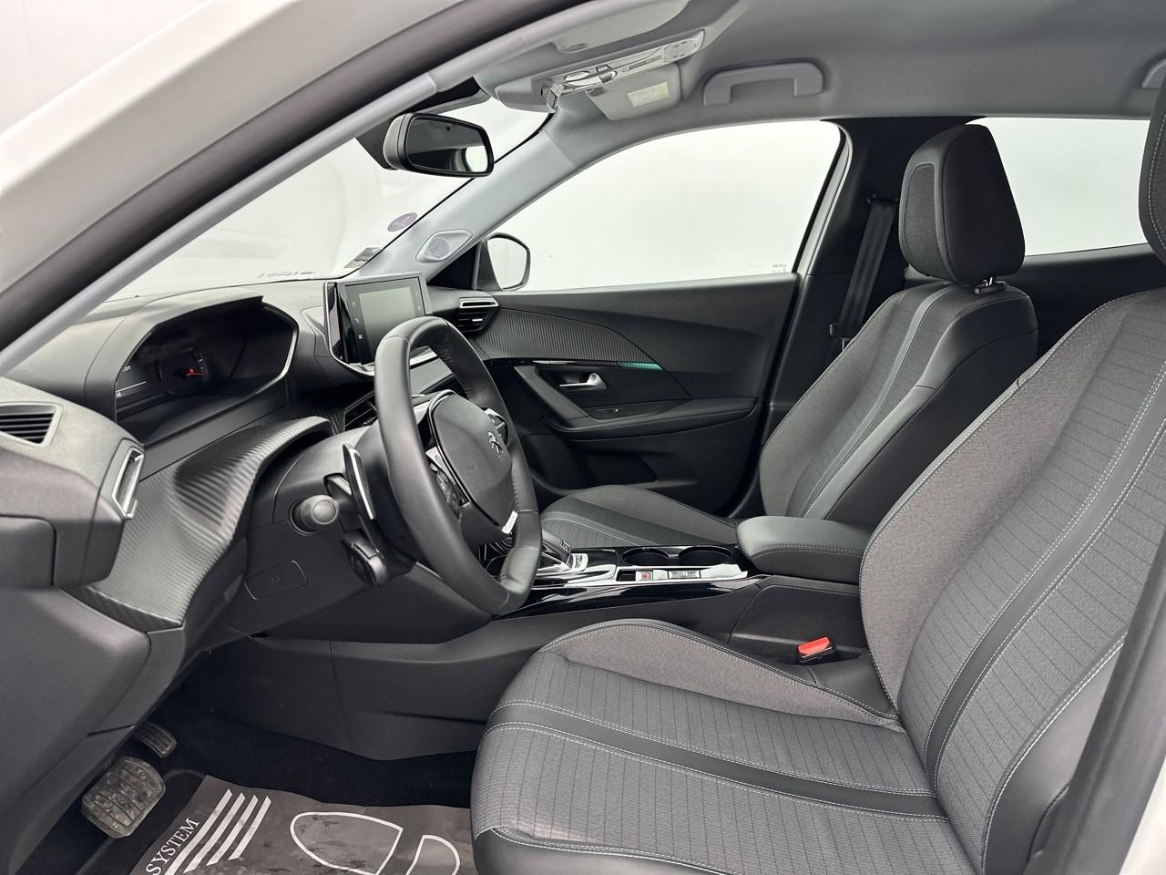 Peugeot 2008 puretech 130 s&s eat8 allure — photo 9