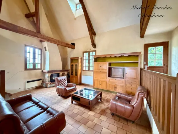 MAISON 142 m², 3 CHAMBRES ET HANGAR DE PLUS DE 300 m²