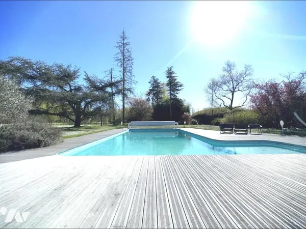 Maison 7 pièces 380 m²