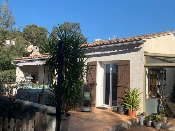 LA CROIX-VALMER - Maison de 156 m² divisée en 3 appartements indépendants