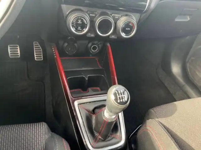 Suzuki Swift sport 1.4 boosterjet hybrid — photo 11