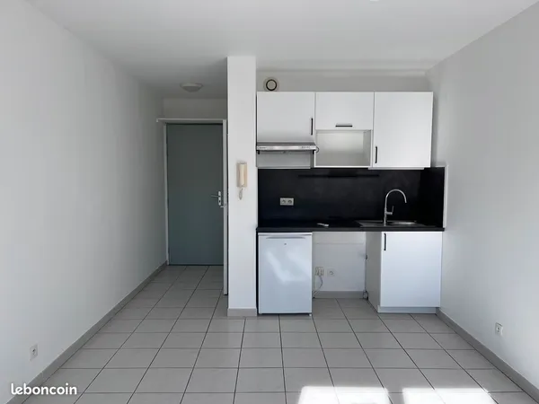 Studio avec garage