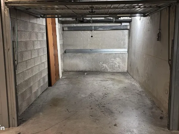 Location boxe garage ferme - Carre d'Or