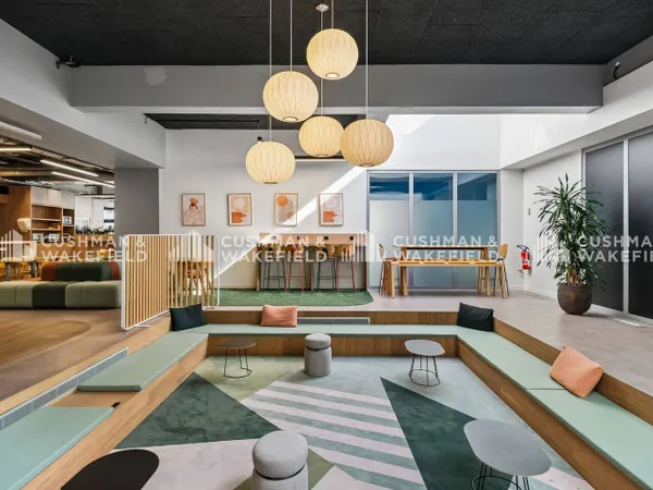 Bureaux 745 m²