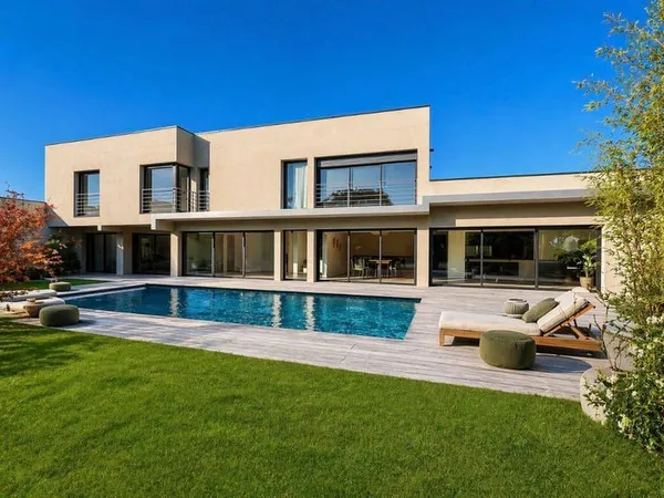 Maison 9 pièces 268 m²