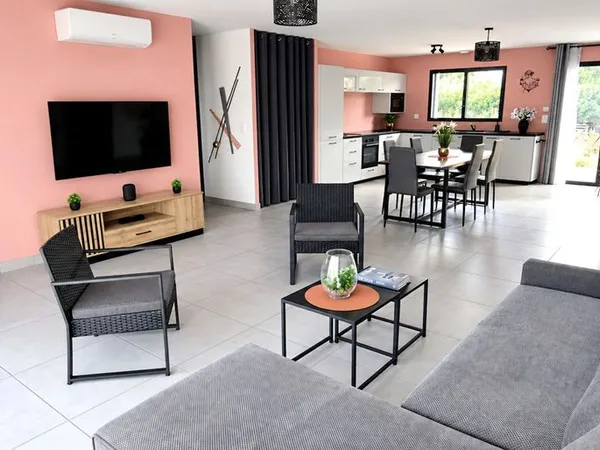 Maison - 4 pièces - 92 m² - Vendue entièrement meublée, équipée et décorée