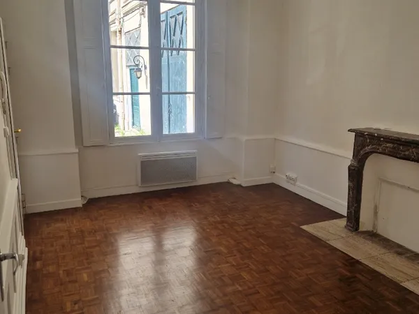 Loue appartement 61m² Versailles - 3 pièces dans hôtel particulier du XVIIIème siècle