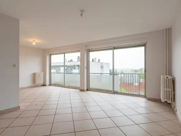 Appartement T4 75 m2 avec balcon, cave et parking couvert, a