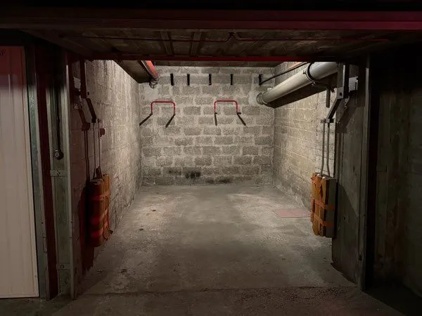 BOX fermée dans résidence sécurisée, accès facile, 31 33 rue Vendôme