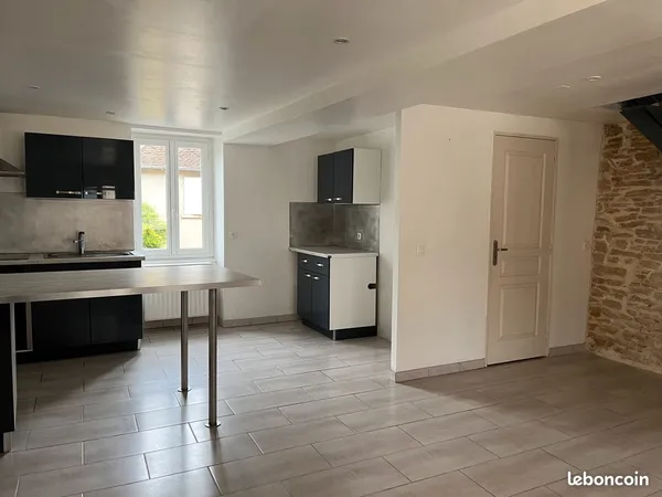 Maison en pierre sur sous sol