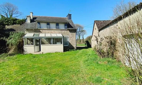Exclusivité!! Côtes d'Armor. 22210 Plémet, Maison en pierres, 2 chambres, dépendances, garage et ter