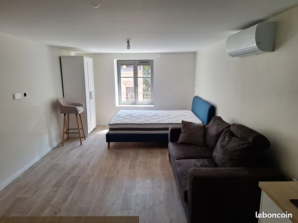 Studio 29m² NEUF & Meublé d'exception - Centre-ville - Clim, Buanderie & Congélateur