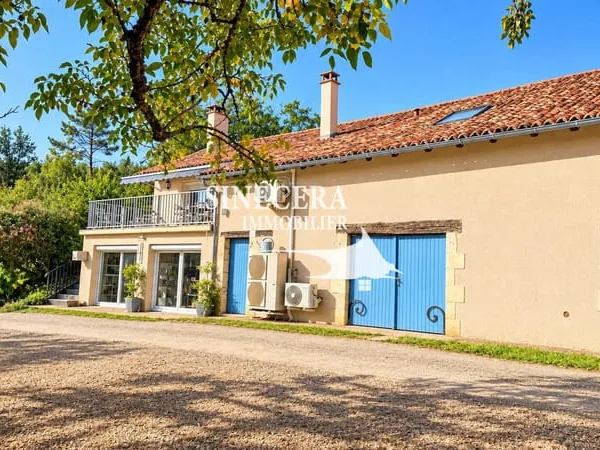 Maison compagne , zone naturelle