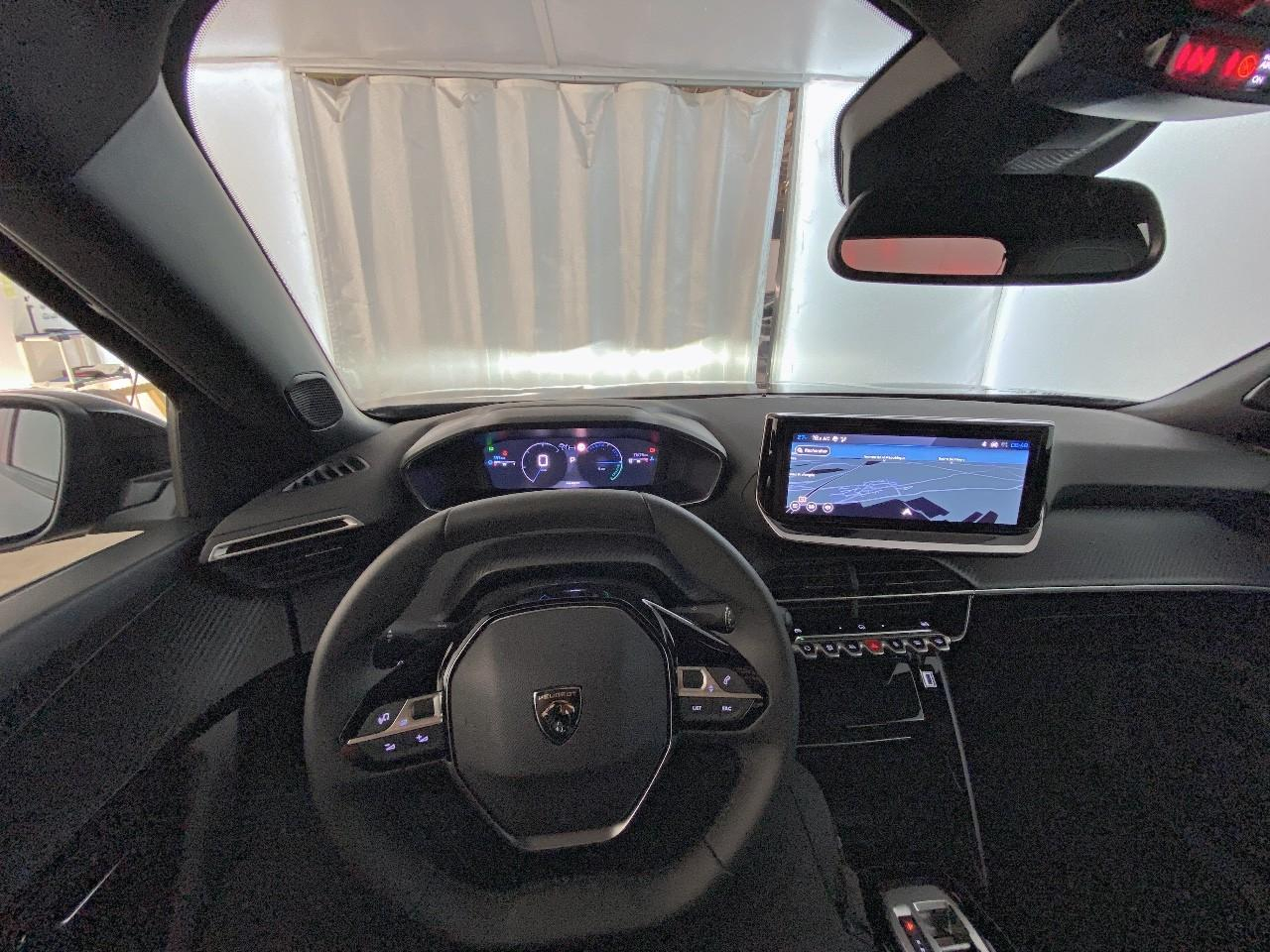 Peugeot 2008 hybrid 145 ch e-dcs6 allure — photo 12