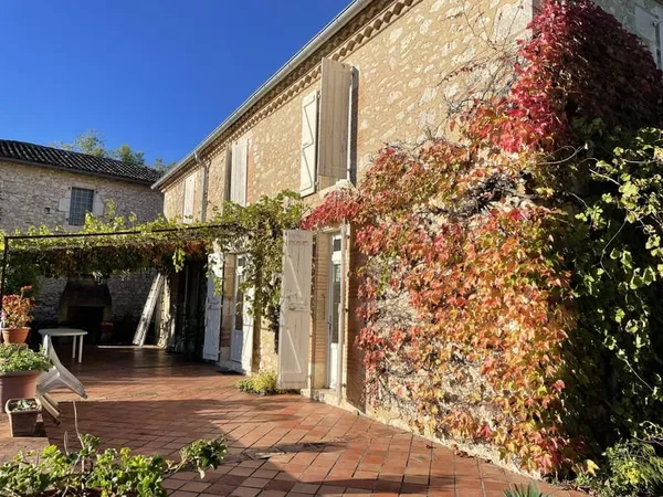 Maison en pierres de 250m2, T6 avec vue sur les Pyrénées