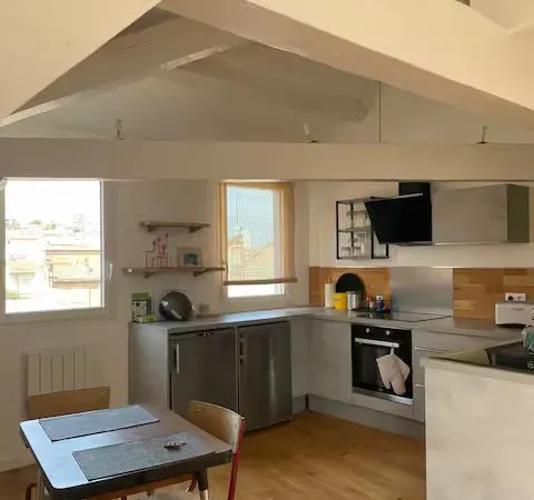 950 - Appartement T1 type loft avec petite mezzanine