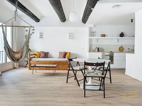 Loft rénové par architecte - 46m² - Marseille, rue Euthymènes (1er arr.)