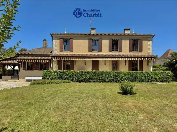 MAISON FAMILIALE DE CARACTÈRE - 260M² HABITABLES SUR TERRAIN CLOS DE 3 000M²
