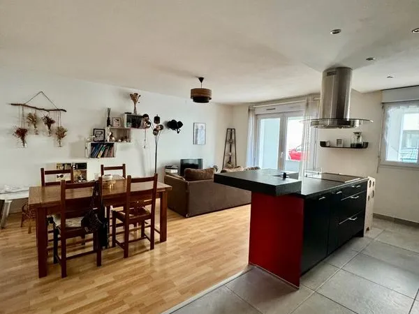 Appartement T3 61m2 avec terrasse, balcon et parking - Angers, Place Ney