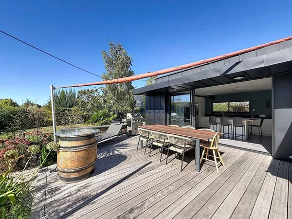 Maison familiale aux beaux volumes  Vie de plain-pied et jard
