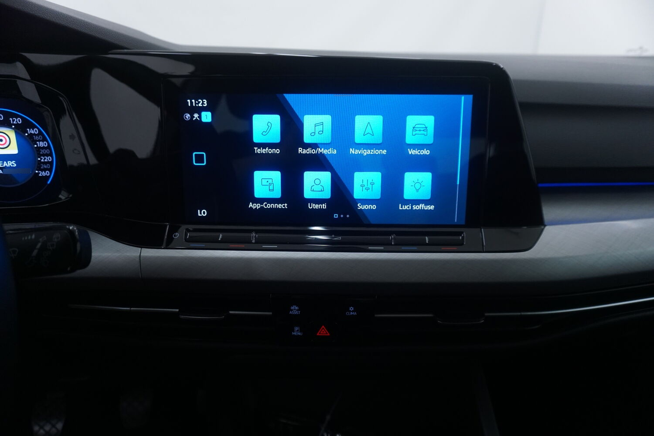 Volkswagen Golf 8 — photo 11