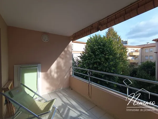 P2 avec terrasse et garage - Quartier Notre-Dame Nîmes