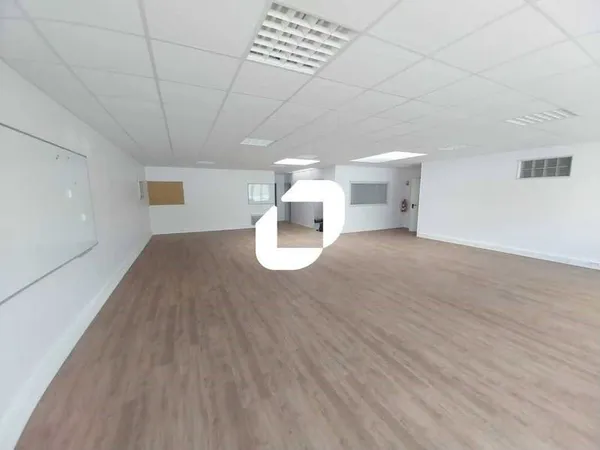 Local 785 m²