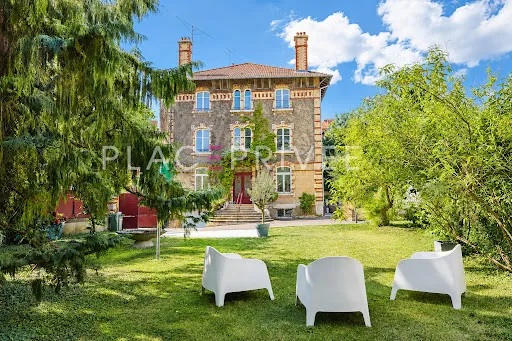 Maison 14 pièces 459 m²
