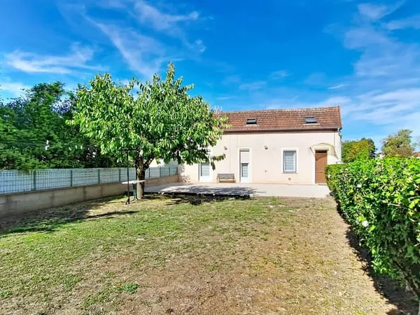 CHALON SUR SAONE : Maison 110m² habitables, cour et jardin
