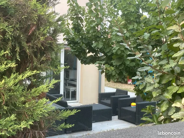 Maison récente avec 4 chambres et jardin